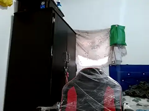 Snapshot of miriam775 chatting on December 31, 12:25 pm miriam775 online show from December 31, 12:25 pm