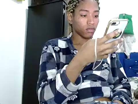 Snapshot of miriam775 chatting on January 2, 3:29 pm miriam775 online show from January 2, 3:29 pm