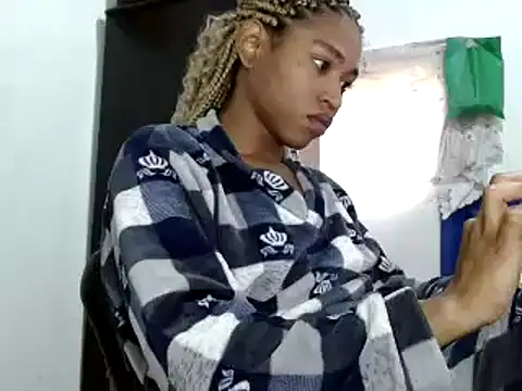 Snapshot of miriam775 chatting on January 3, 3:55 pm miriam775 online show from January 3, 3:55 pm