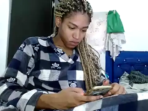 Snapshot of miriam775 chatting on January 15, 11:43 am miriam775 online show from January 15, 11:43 am