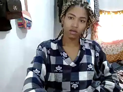 Snapshot of miriam775 chatting on January 21, 1:11 pm miriam775 online show from January 21, 1:11 pm