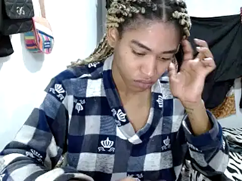 Snapshot of miriam775 chatting on January 22, 3:18 pm miriam775 online show from January 22, 3:18 pm