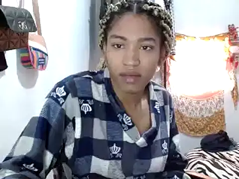 Snapshot of miriam775 chatting on January 26, 1:25 pm miriam775 online show from January 26, 1:25 pm