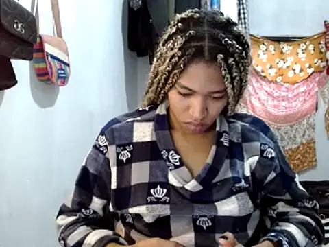 Snapshot of miriam775 chatting on February 5, 12:27 pm miriam775 online show from February 5, 12:27 pm