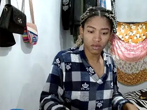 Snapshot of miriam775 chatting on February 11, 12:48 pm miriam775 online show from February 11, 12:48 pm