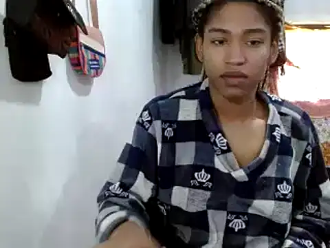 Snapshot of miriam775 chatting on February 18, 3:10 pm miriam775 online show from February 18, 3:10 pm