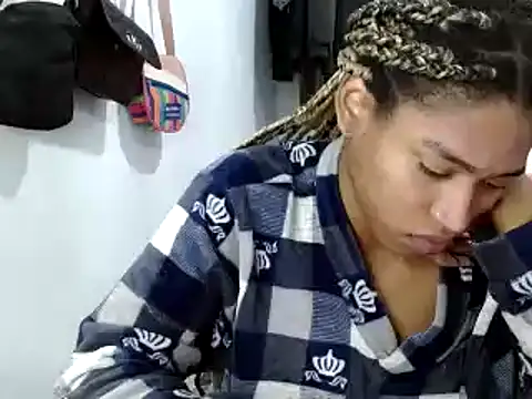 Snapshot of miriam775 chatting on February 19, 3:05 pm miriam775 online show from February 19, 3:05 pm