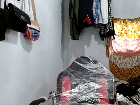 Snapshot of miriam775 chatting on February 26, 1:41 pm miriam775 online show from February 26, 1:41 pm