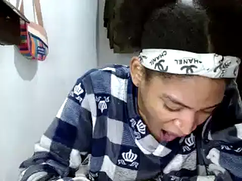 Snapshot of miriam775 chatting on March 11, 1:23 pm miriam775 online show from March 11, 1:23 pm