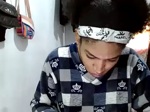 Snapshot of miriam775 chatting on March 13, 2:23 pm miriam775 online show from March 13, 2:23 pm