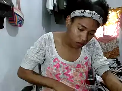 Snapshot of miriam775 chatting on March 21, 4:40 pm miriam775 online show from March 21, 4:40 pm