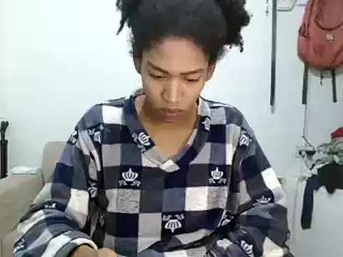 Snapshot of miriam775 chatting on September 13, 10:37 am miriam775 online show from September 13, 10:37 am