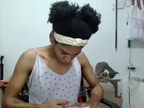 Snapshot of miriam775 chatting on September 17, 11:34 am miriam775 online show from September 17, 11:34 am