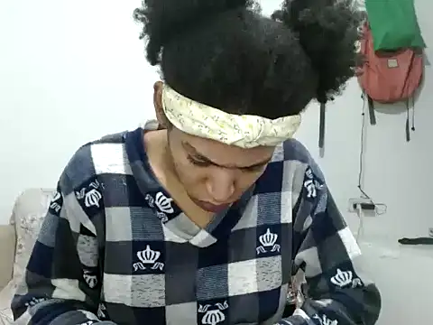 Snapshot of miriam775 chatting on September 28, 7:47 am miriam775 online show from September 28, 7:47 am