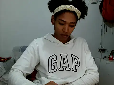 Snapshot of miriam775 chatting on October 2, 3:57 am miriam775 online show from October 2, 3:57 am