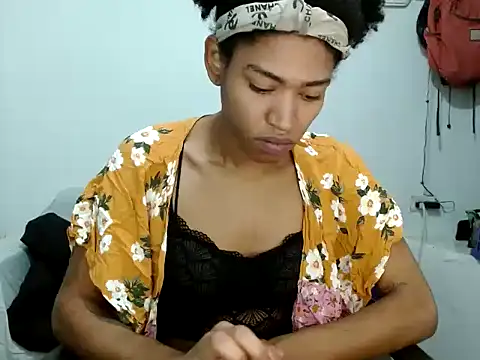 Snapshot of miriam775 chatting on October 3, 11:18 am miriam775 online show from October 3, 11:18 am