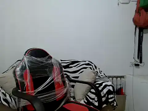 Snapshot of miriam775 chatting on January 14, 2:01 pm miriam775 online show from January 14, 2:01 pm