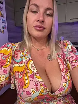 Snapshot of Cute_Hot_Alice chatting on July 15, 9:20 pm Cute Hot Alice online show from July 15, 9:20 pm