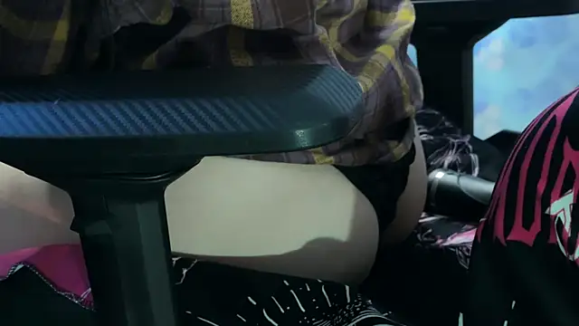 KiraLiLime online show from March 14, 11:45 am