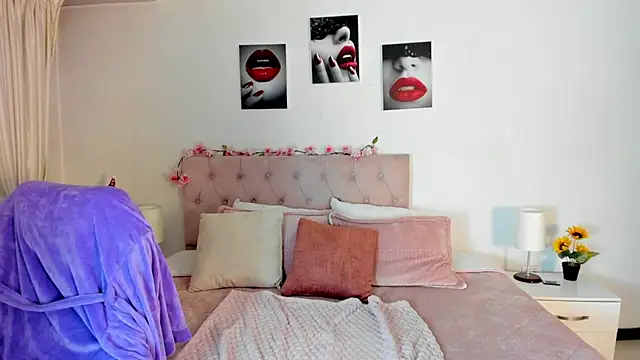 Snapshot of _Charlotte_evans_1 chatting on December 28, 10:23 pm Charlotte evans 1 online show from December 28, 10:23 pm