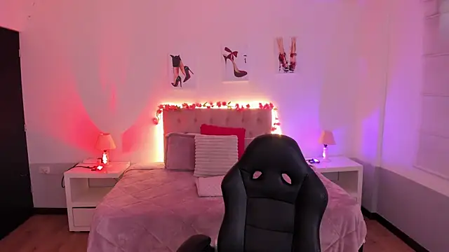 Snapshot of _Charlotte_evans_1 chatting on October 8, 8:06 pm Charlotte evans 1 online show from October 8, 8:06 pm