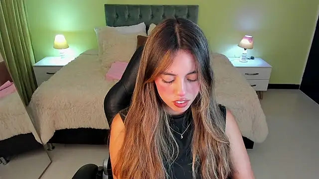 Snapshot of _Charlotte_evans_1 chatting on February 5, 10:58 pm Charlotte evans 1 online show from February 5, 10:58 pm