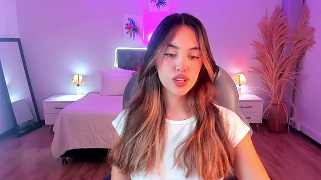 Snapshot of _Charlotte_evans_1 chatting on February 8, 2:31 pm Charlotte evans 1 online show from February 8, 2:31 pm