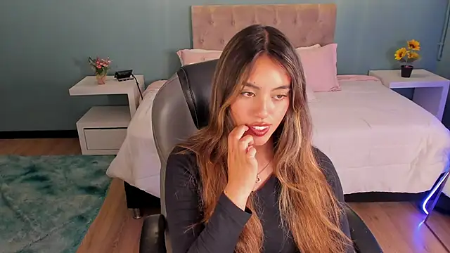  Charlotte evans 1 online show from April 17, 5:05 pm