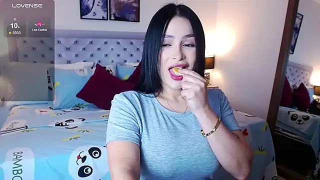 Snapshot of sarascottt chatting on May 12, 2:47 pm sarascottt online show from May 12, 2:47 pm