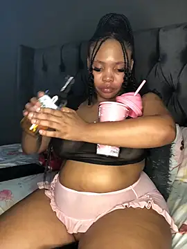 Snapshot of Anaelle24 chatting on March 6, 5:00 pm Anaelle24 online show from March 6, 5:00 pm