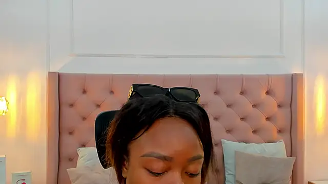 mia schwarz online show from September 9, 9:58 pm