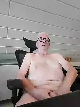 Snapshot of Greyhound70 chatting on September 28, 3:17 pm Greyhound70 online show from September 28, 3:17 pm