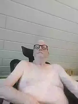 Snapshot of Greyhound70 chatting on October 26, 3:51 pm Greyhound70 online show from October 26, 3:51 pm