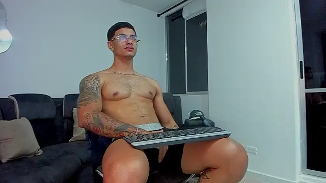 Snapshot of davis_alx1 chatting on December 3, 11:24 pm davis alx1 online show from December 3, 11:24 pm