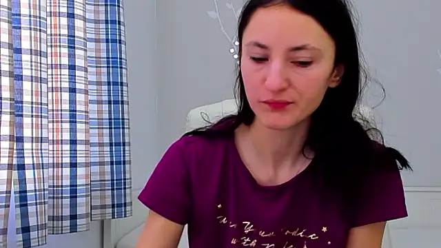 Snapshot of AniaGray chatting on February 9, 6:43 am AniaGray online show from February 9, 6:43 am