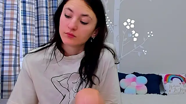 Snapshot of AniaGray chatting on February 15, 6:44 am AniaGray online show from February 15, 6:44 am