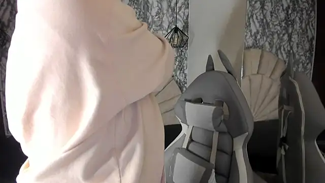 larissa01  online show from March 17, 11:00 am