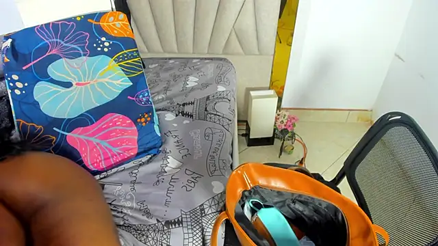 Snapshot of Evelonga_707 chatting on March 6, 7:32 pm Evelonga 707 online show from March 6, 7:32 pm