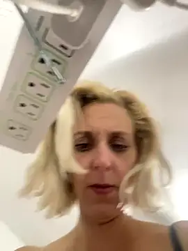 Snapshot of degiggxxx chatting on September 9, 1:49 am degiggxxx online show from September 9, 1:49 am