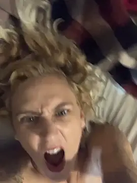 Snapshot of degiggxxx chatting on September 27, 12:04 am degiggxxx online show from September 27, 12:04 am