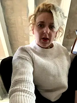 Snapshot of degiggxxx chatting on October 2, 10:17 pm degiggxxx online show from October 2, 10:17 pm