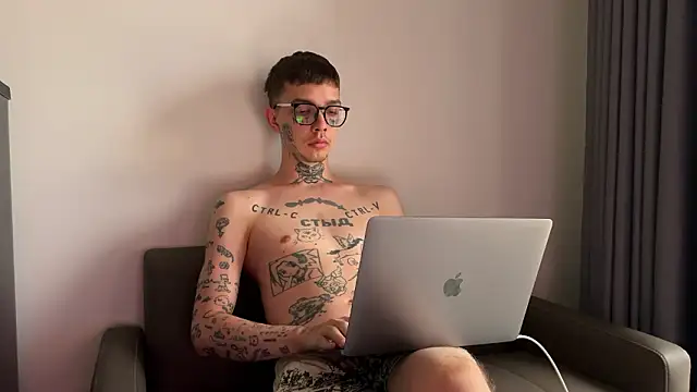 anahori  simon online show from March 12, 11:55 pm