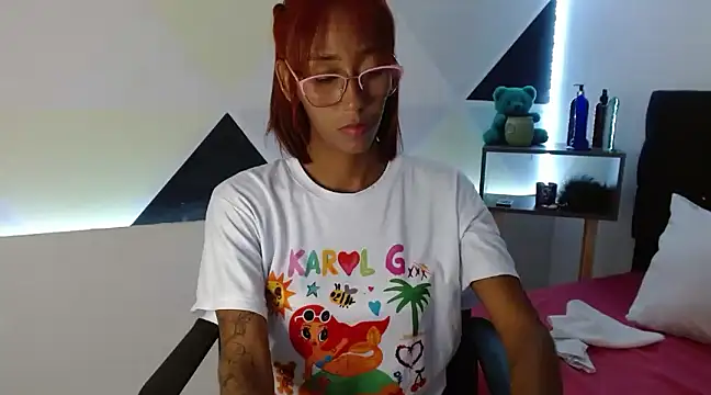 Snapshot of ZashaRomero chatting on February 12, 10:26 pm ZashaRomero online show from February 12, 10:26 pm