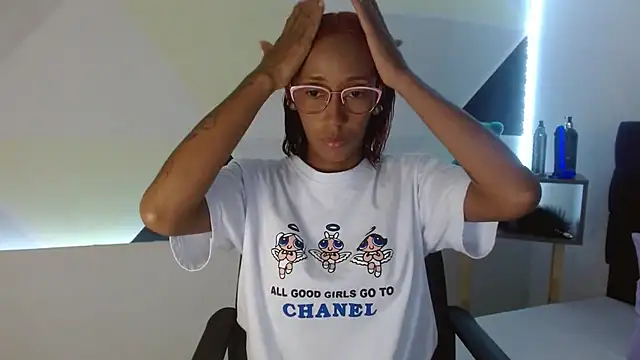 Snapshot of ZashaRomero chatting on February 15, 8:01 pm ZashaRomero online show from February 15, 8:01 pm