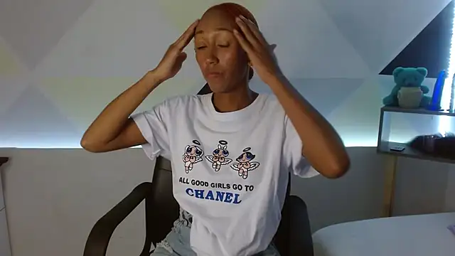 Snapshot of ZashaRomero chatting on February 15, 11:25 pm ZashaRomero online show from February 15, 11:25 pm