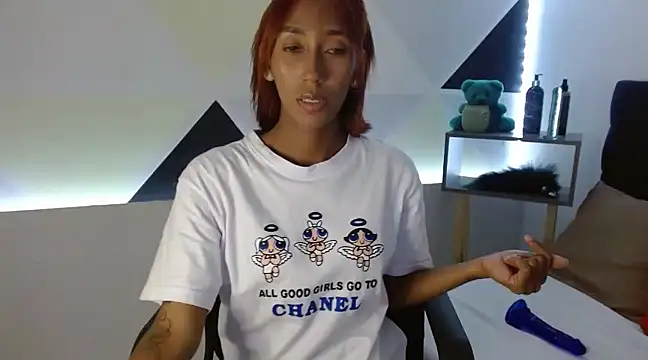 Snapshot of ZashaRomero chatting on February 20, 10:04 pm ZashaRomero online show from February 20, 10:04 pm