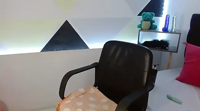 Snapshot of ZashaRomero chatting on February 22, 1:00 am ZashaRomero online show from February 22, 1:00 am