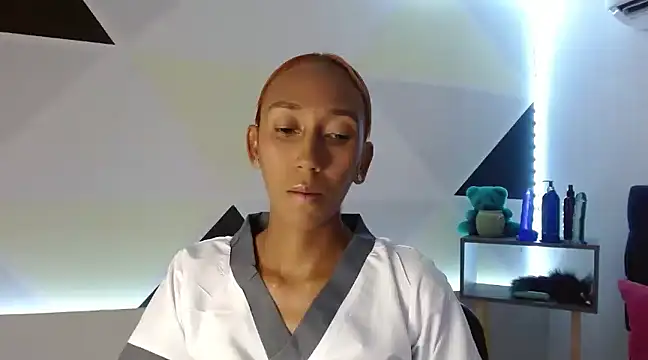 Snapshot of ZashaRomero chatting on February 24, 7:52 pm ZashaRomero online show from February 24, 7:52 pm