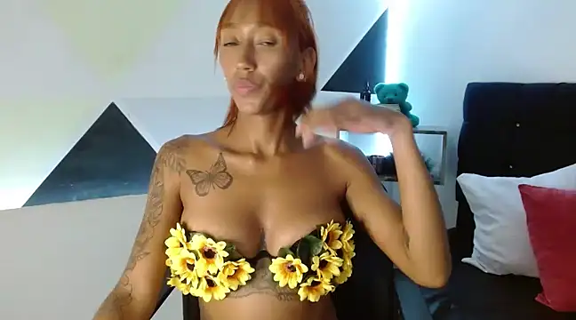 Snapshot of ZashaRomero chatting on March 8, 2:01 am ZashaRomero online show from March 8, 2:01 am