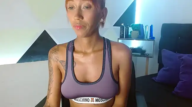 Snapshot of ZashaRomero chatting on March 8, 9:51 pm ZashaRomero online show from March 8, 9:51 pm